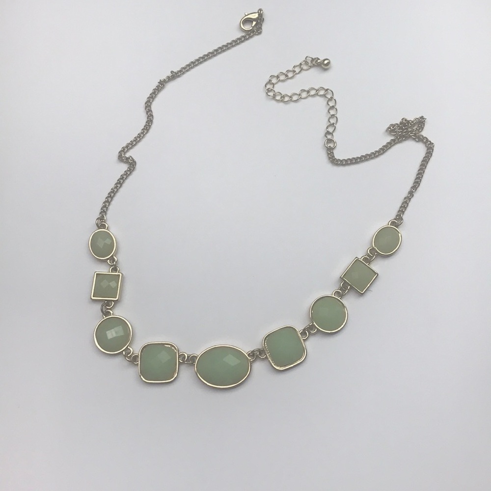 Green short necklace